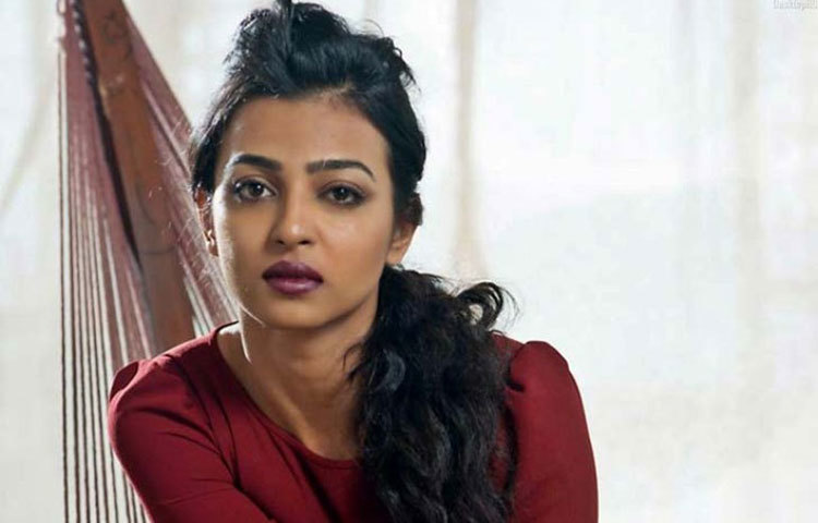 রাধিকা আপ্তে : বাংলা ছবি &lsquo;অন্তহীন&rsquo; দিয়েই মানুষ তাঁকে চিনেছিল। কিন্তু রাধিকা আপ্তে অভিনয় শিখেছেন থিয়েটার থেকে। রামগোপাল বর্মা থেকে সুজয় ঘোষ সকলের সঙ্গেই প্রায় কাজ করে ফেলেছেন এই অভিনেত্রী।