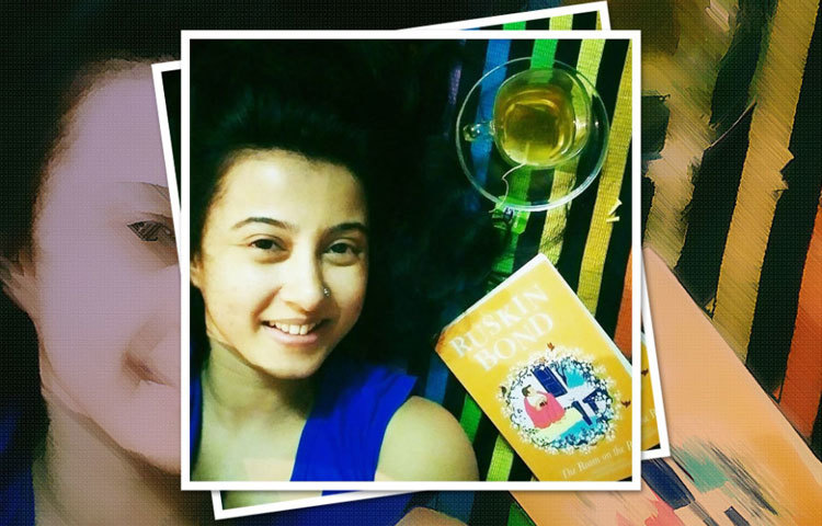 মনামী ঘোষ : তিনি &lsquo;পুণ্যিপুকুর&rsquo; নামের নাটকে অভিনয় করে তুমুল আলোচানায় আসেন। আজ মেকাআপ ছাড়া তাকে কেমন লাগছে- তা দর্শকরাই রায় দেবেন।