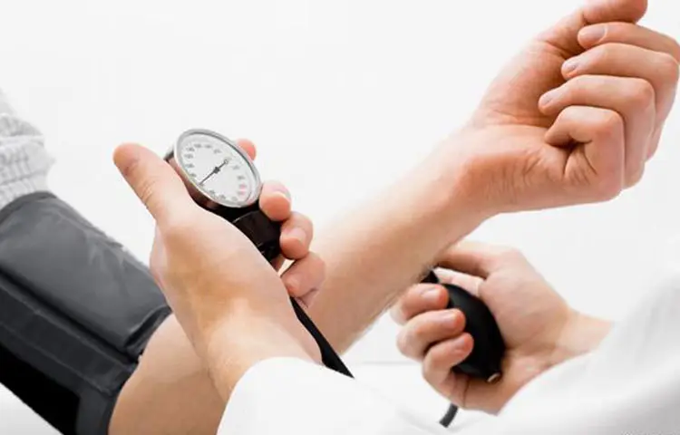 মাত্র ২০ মিনিট বিরতির পর : শেষ ধূমপানের মাত্র ২০ মিনিট পরেই শরীরের রক্তচাপ ও নাড়ির গতি স্বাভাবিক হয়ে যায়। ধূমপানের সময় সিগারেটের নিকোটিন শরীরের নার্ভ সিস্টেমকে সক্রিয় রাখার ফলে যতটুকু বেড়ে গিয়েছিলো তা আবার নামিয়ে নিয়ে আসে