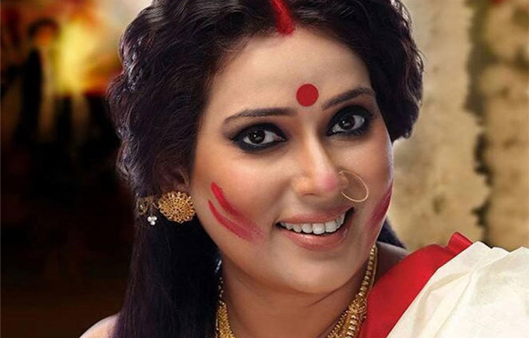 রমিলা ভট্টাচার্য : &lsquo;পটল কুমার গানওয়ালা&rsquo; ধারাবাহিকে অদিতি নামের খল চরিত্রে অভিনয় করে তুমুল দর্শকপ্রিয়তা লাভ করেছেন।