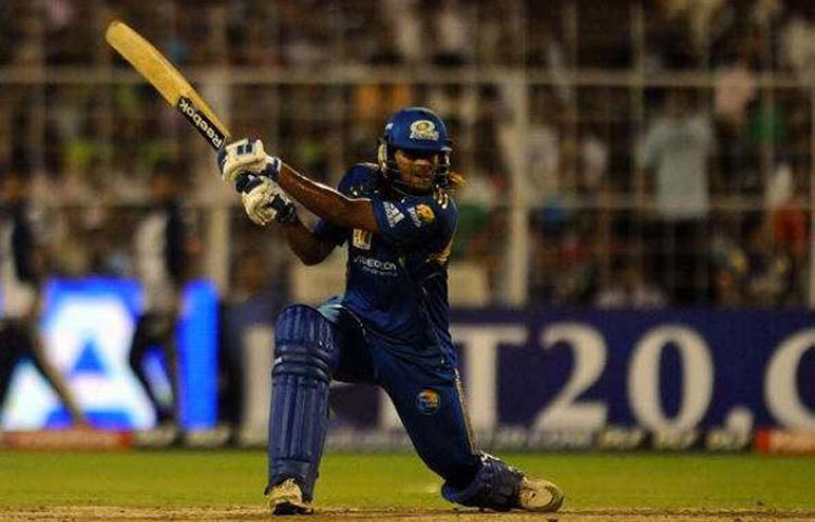 সৌরভ তিওয়ারি : চনমনে এই ক্রিকেটার ২০১০ আইপিএলে মুম্বাই ইন্ডিয়ান্সের হয়ে নজর কেড়েছিলেন সবার। এরপর রয়্যাল চ্যালেঞ্জার বেশ দর দিয়ে তাকে কিনলেও খুব একটা সুবিধা করতে পারেননি বাঁহাতি এ ব্যাটসম্যান।