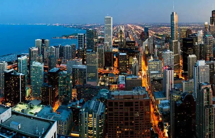 নিউইয়র্ক : আমেরিকার এই শহরটি বিশ্বের সবচেয়ে ব্যস্ততম শহর। এ শহরের মানুষের কাছে দিন-রাত সমান ব্যস্ততা।