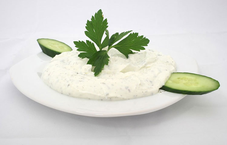 ইয়োগার্ট : এতে হাই-প্রোটিন ও লো-সুগার রয়েছে। ফলে প্রোটিনে পেট ভরায়, অথচ শরীরের ওজন বাড়ে না।