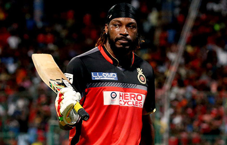 আইপিএলের ইতিহাসে ক্রিস গেইল এখন পর্যন্ত ২৫৫ টি ছক্কা মেরে শীর্ষে রয়েছেন।