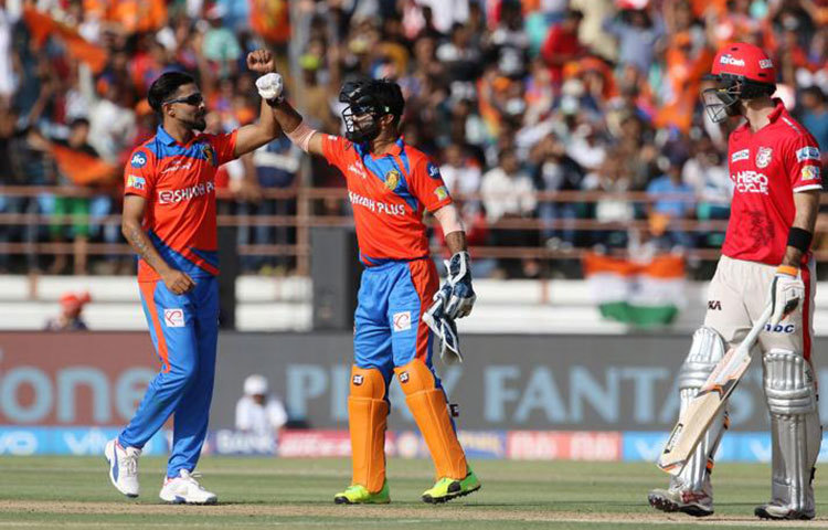 আইপিএলে কিংস ইলেভেন পাঞ্জাবের বিরুদ্ধে অর্ধশতরান করেও গুজরাট লায়ন্সকে জেতাতে পারলেন না উইকেটকিপার-ব্যাটসম্যান দীনেশ কার্তিক।