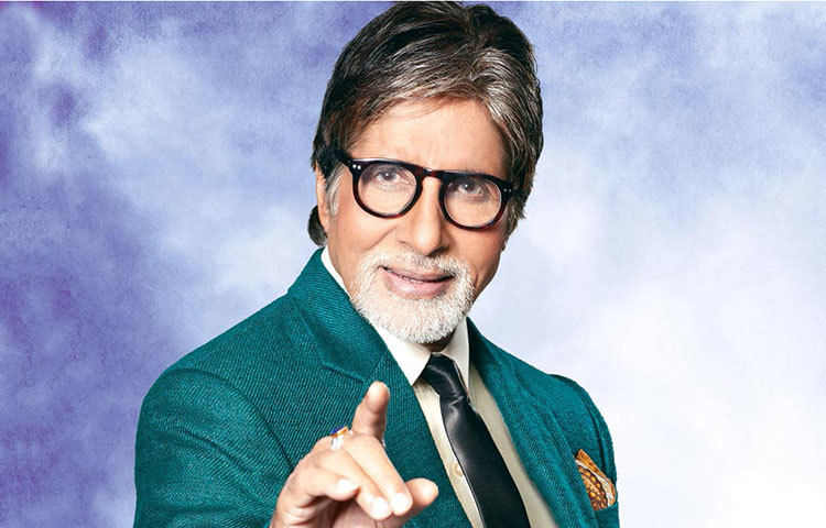 অমিতাভ বচ্চন : গত কয়েক দশক ধরে বলিউড দখল করে আছেন অমিতাভ বচ্চন। ভারতের এই অভিনেতাকে টুইটারে অনুসরণ করেন প্রায় দুই কোটি মানুষ। বিভিন্ন সময়ে তিনি টুইট করে কাঁপিয়ে দেন ভক্তদের।