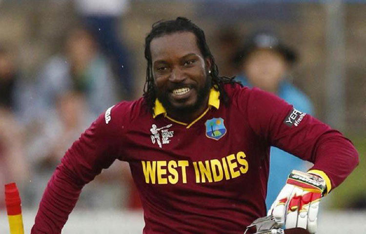 ক্রিস গেইল : রয়্যাল চ্যালেঞ্জার্স ব্যাঙ্গালুরুর হয়ে খেলা ক্রিস গেইল ২০১৩ সালে পুনে ওয়ারিয়র্সের বিরুদ্ধে ম্যাচে মাত্র ৩০ বলে শতরান করেন। সেই ম্যাচে মাত্র ৬৬ বলে ১৭৫ রান করেন গেইল।