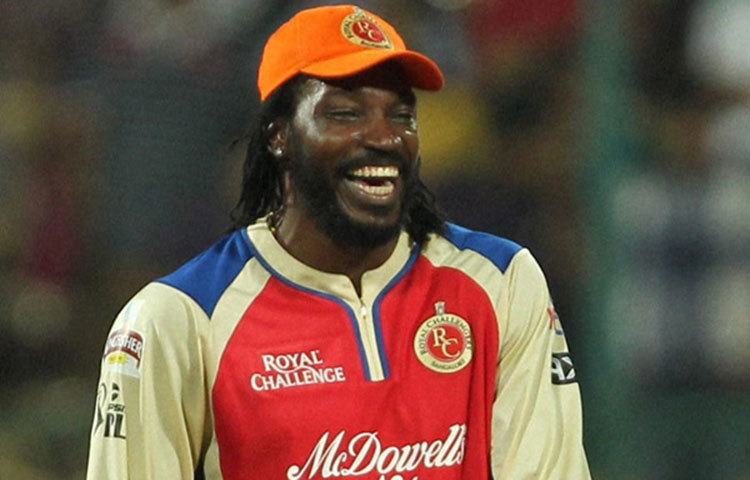 ক্রিস গেইল : ২৯০টি ম্যাচে ১৪৯-এর বেশি স্ট্রাইক রেট ও ৪০-এর ব্যাটিং গড় রেখে টি-টোয়েন্টি ক্রিকেটে দশ হাজার রান পূর্ণ করলেন ক্রিস গেইল।