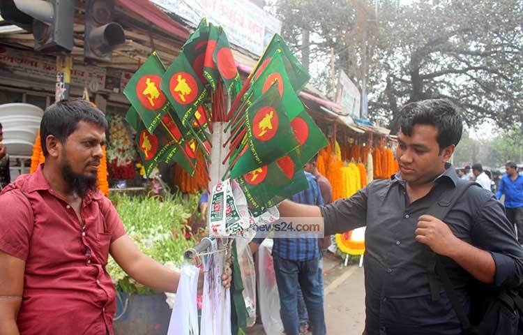 ২১ ফেব্রুয়ারি উপলক্ষে এসব প্রতিষ্ঠানে সম্মিলিতভাবে প্রায় ২ কোটি টাকার ফুল বিক্রির সম্ভাবনা রয়েছে। ছবি : বিপ্লব দিক্ষিৎ