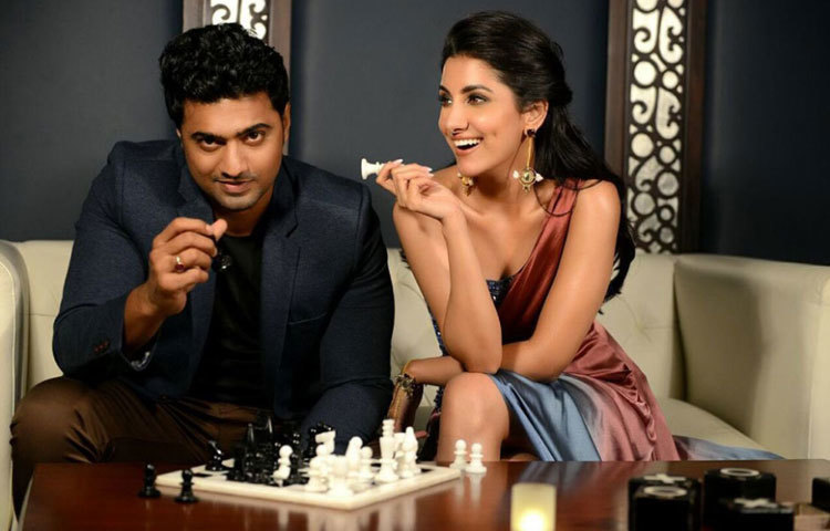 দেব ও তার প্রিয় বান্ধবী রুক্মিণীকে দেখা যাবে রাজ চক্রবর্তীর চ্যাম্প নামের ছবিতে। নভেম্বরের শেষ থেকে এ ছবির শুটিং শুরু হওয়ার কথা রয়েছে।