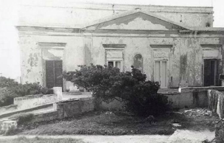 যদিও এক সময় কিন্তু এমনটা ছিল না। রোমানরা এই দ্বীপের নাম দিয়েছিল &lsquo;ইউপ্লিয়া&rsquo;। দ্বীপের ওপর তৈরি করেছিল দেবী ভেনাসের মন্দির।