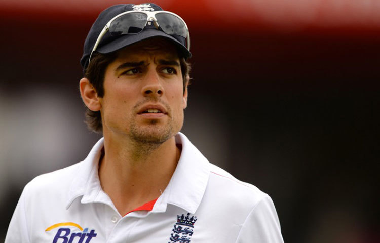 অ্যালিস্টার কুক : বিতর্কের প্রথম মুখ। যে পর্বের পারফরম্যান্সকে গুরুত্ব দিয়েছেন নির্বাচকরা, সেই পর্বে একটি ডাবল সেঞ্চুরি এবং একটি মাত্র সেঞ্চুরি রয়েছে কুকের। বাংলাদেশ এবং ভারত সফরে ভরাডুবির পরও দলের অধিনায়কও তিনিই।