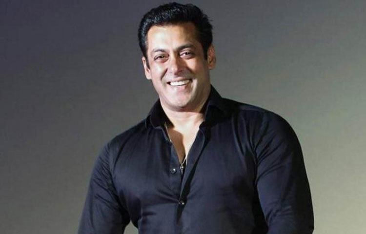 সালমান খান : এ বছর ৬ জুলাই মুক্তির পর একের পর এক অনেক রেকর্ড গড়েছে সালমান খানের &lsquo;সুলতান&rsquo;। ভারতীয় বাজার থেকেই এ ছবির আয় হয়েছে ৩০১.৫ কোটি টাকা।