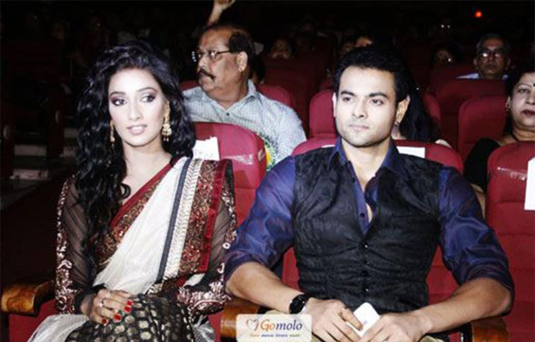 জয় মুখোপাধ্যায় ও সায়ন্তিকা মুখে স্বীকর না করলে তাদের প্রেমের কথা সবাই জেনে গেছে।