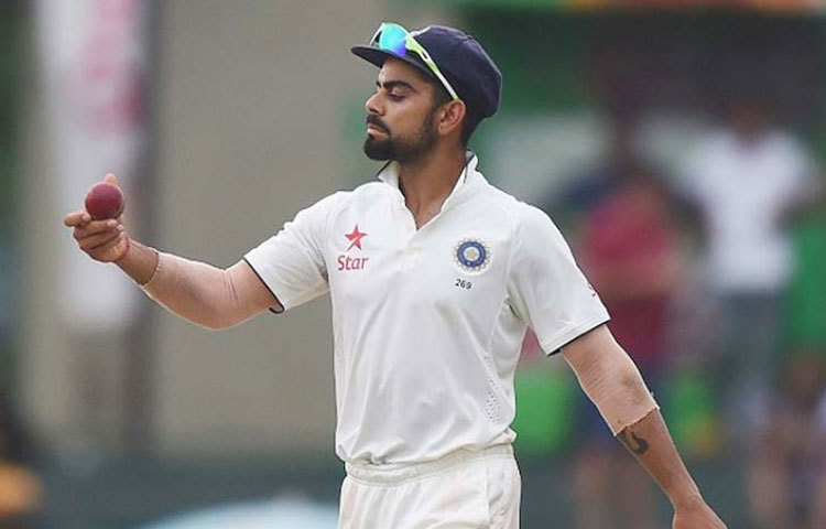 বিরাট কোহালি : ফ্যাফ ডুপ্লেসিসের মতো, বিরাট কোহালির বিরুদ্ধেও বল বিকৃতির অভিযোগ উঠে। একটি ব্রিটিশ সংবাদপত্র এই অভিযোগ তোলে। যদিও বিপক্ষ ইংল্যান্ড খেলার মাঠে এই বিষয় নিয়ে কোনও অভিযোগ করেনি।