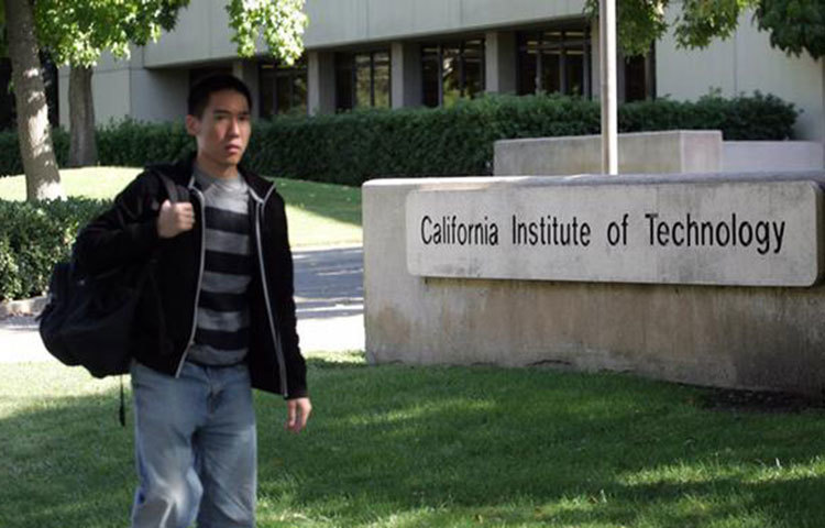 ক্যালিফোর্নিয়া ইনস্টিটিউট অফ টেকনোলজি, যুক্তরাষ্ট্র : ক্যালিফোর্নিয়ার প্যাসাডেনাতে ১৮৯১ সালে বিশ্ববিদ্যালয়টি প্রতিষ্ঠিত হয়। এখানকার ৩৪ জন সাবেক শিক্ষার্থী নোবেল পুরস্কার লাভ করেছেন।