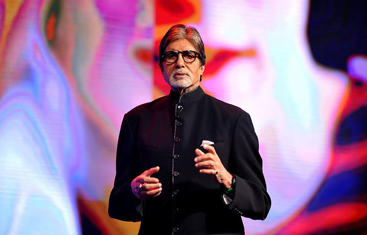 অমিতাভ বচ্চন : শাহরুখের পরেই আছেন &lsquo;বলিউডের শাহেনশাহ&rsquo; খ্যাত অমিতাভ বচ্চন। এই কিংবদন্তি অভিনেতার মোট সম্পদের পরিমাণ ৪০ কোটি ডলার।