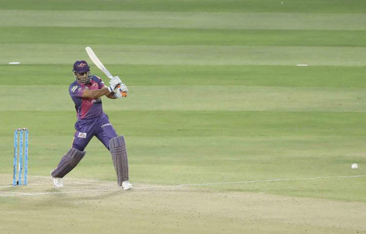 বেশ কিছুদিন ধরে রান পাচ্ছিলেন না ধোনি। এর জন্য তাকে সমালোচনার মুখেও পড়তে হয়েছিল। তবে আজ এই ইনিংসের মাধ্যমে সমালোচনার জবাব দিলেন ধোনি। একইসঙ্গে তিনি নতুন রেকর্ড গড়লেন।