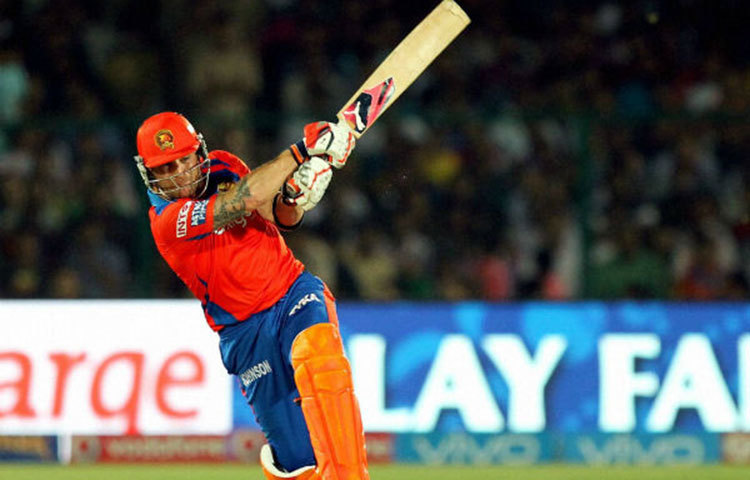 ব্রেন্ডন ম্যাককালাম : আইপিএলের প্রথম উদ্বোধনী ম্যাচে তার মহাকাব্যিক ১৫৮ রানের অপরাজিত ইনিংস অমর হয়ে রয়েছে। তিনি ২৭১টি ইনিংসে ৩১.২৫ গড়ে ৭৫২৪ রান করেছেন।