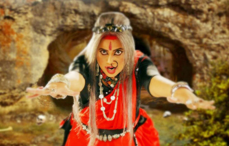 চৈতালি চক্রবর্তী : তুমুল জনিপ্রিয় সিরিয়িাল &lsquo;কিরণমালা&rsquo; তিনি আলোচিত চরিত্রে অভিনয় করেছেন। এটি স্টার জলসায় প্রচার হয়।