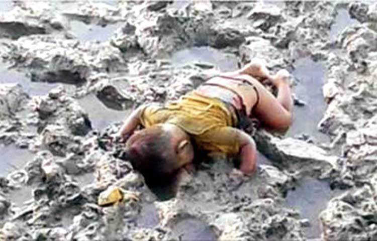 রোহিঙ্গা : মায়ানমারে উৎখাত হওয়া সংখ্যালঘুরা পাড়ি দিচ্ছেন বিভিন্ন দেশে। &lsquo;রোহিঙ্গা আলান কুর্দি&rsquo; নামে ভাইরাল অন্তর্জালে।