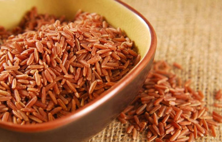 গোটা শস্য : ওটসমিল, পাউরুটি, বাদামী চালের মত গোটা শস্যদানা হৃদরোগের ঝুঁকি কমায়। এরই সঙ্গে মস্তিষ্কের স্বাস্থ্যও রক্ষা করে।