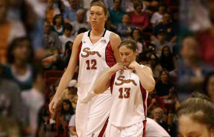 তিন নম্বরে আছেন পোলিশ মহিলা মালগোরযাটা ডাইডেক। তার উচ্চতা ৭ ফুট ২ ইঞ্চি।