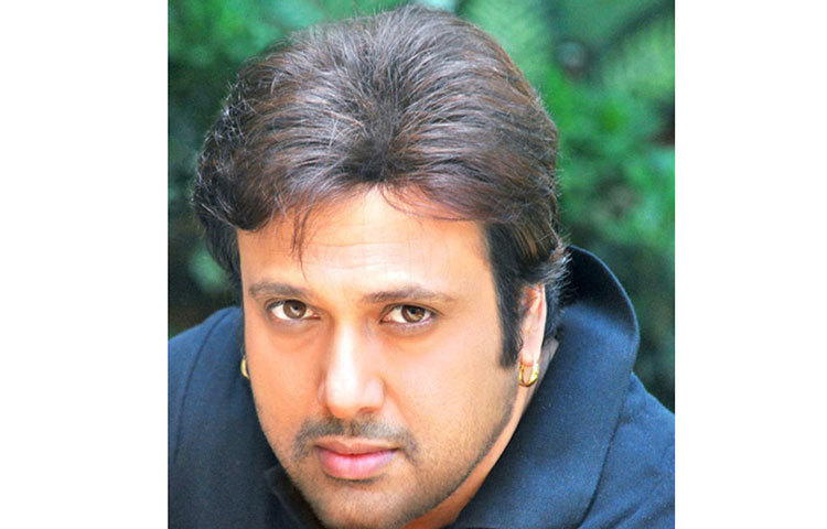 গোবিন্দ : বলিউডের এই জনপ্রিয় নায়কের নাকি মাঝে আর্থিকভাবে খুব খারাপ অবস্থা হয়েছিল। এই সময় প্রচুর দেনাও হয়েছিল তার।