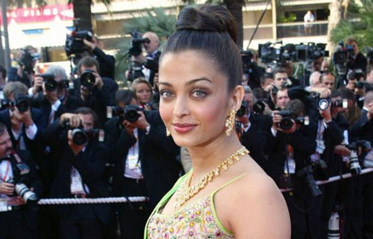 ভারত : রিটা ফারিয়া (১৯৬৬) থেকে শুরু করে ঐশ্বরিয়া রাই (১৯৯৪), ডায়না হেডেন (১৯৯৭), যুক্তামুখি (১৯৯৯) এবং প্রিয়াংকা চোপড়া (২০০০) পর্যন্ত মোট পাঁচজন ভারতীয় সুন্দরী এ পর্যন্ত &lsquo;মিস ওয়ার্ল্ড&rsquo; হয়েছেন। &lsquo;মিস ইউনিভার্স&rsquo; হয়েছেন দু&rsquo;জন&nbsp; সুস্মিতা সেন (১৯৯৪) ও লারা দত্ত (২০০০)।