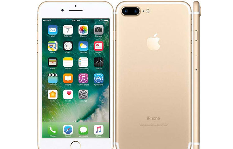 আইফোন সেভেন প্লাস : তৃতীয় স্থানটিও অ্যাপলের পকেটে। সৌজন্যে আইফোন সেভেন প্লাস। ৬০ হাজার টাকার দামের এই স্মার্টফোনটির ডিসপ্লে ৫.৫ ইঞ্চি, ২ জিবি র&zwnj;্যাম। ৭ মেগাপিক্সেল ফ্রন্ট এবং রেয়ার ক্যামেরা রয়েছে স্মার্টফোনটিতে।