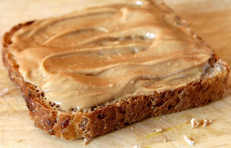 পিনাট বাটার : ফ্যাট কমিয়ে দেয়ার ৪০টি উপাদানের মধ্যে রয়েছে পিনাট বাটার অন্যতম। এতে রয়েছে অ্যামাইনো অ্যাসিড যা ঘুমে সাহায্য করে।