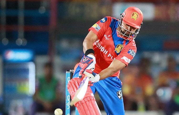 সুরেশ রায়না ১৬১টি ছক্কা মেরে আইপিএলের ইতিহাসে তৃতীয় স্থানে রয়েছেন।