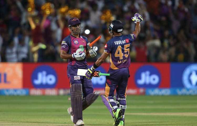 ম্যান অফ দ্য ম্যাচ হয়েছেন ধোনি। এই নিয়ে তিনি ১৩ বার আইপিএল-এ ম্যাচের সেরা নির্বাচিত হলেন। রোহিত শর্মাও ১৩ বার ম্যান অফ দ্য ম্যাচ হয়েছেন।