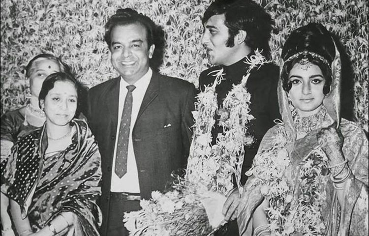 বিনোদের প্রথম স্ত্রী ছিলেন গীতাঞ্জলি তলেয়ারখান, তার কৈশোরের বান্ধবী।