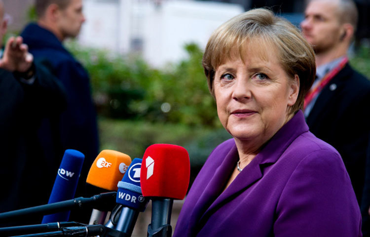 আঙ্গেলা ম্যার্কেল : তিনি জার্মানির চ্যান্সেলর। বিশ্বের নানা প্রান্তে শান্তি রক্ষাসহ নানা কারণে তিনি আলোচনার শীর্ষে রয়েছেন।