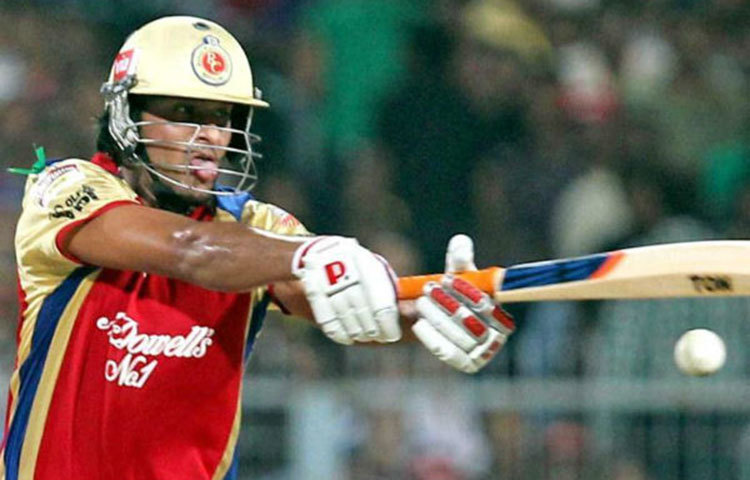 সৌরভ তিওয়ারি : ২০১২ সালে রয়্যাল চ্যালেঞ্জার্স ব্যাঙ্গালুরুর হয়ে খেলা সৌরভ তিওয়ারি মুম্বাই ইন্ডিয়ান্সের বিরুদ্ধে হিট উইকেট আউট হন। বোলার ছিলেন হরভজন সিং।