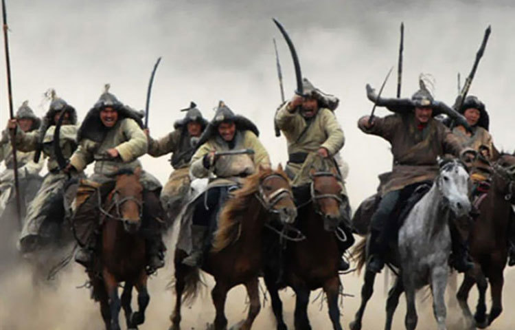 মোঙ্গল শাসনকাল : ১২০৭-১৪৭২ সালে সংগঠিত এ যুদ্ধে মৃতের সংখ্যা ৩ কোটি থেকে ৬ কোটি। প্রায় দুইশ’ বছর স্থায়ী ছিল মোঙ্গল সাম্রাজ্য। পূর্ব ইউরোপ থেকে জাপান এবং সাইবেরিয়া থেকে দক্ষিণ-পূর্ব এশিয়া পর্যন্ত বিস্তৃত ছিল এই সাম্রাজ্য। ভয়ঙ্কর মোঙ্গলদের আক্রমণে এই সব অঞ্চলে সব মিলিয়ে মারা গিয়েছিলেন প্রায় ছয় কোটি মানুষ।