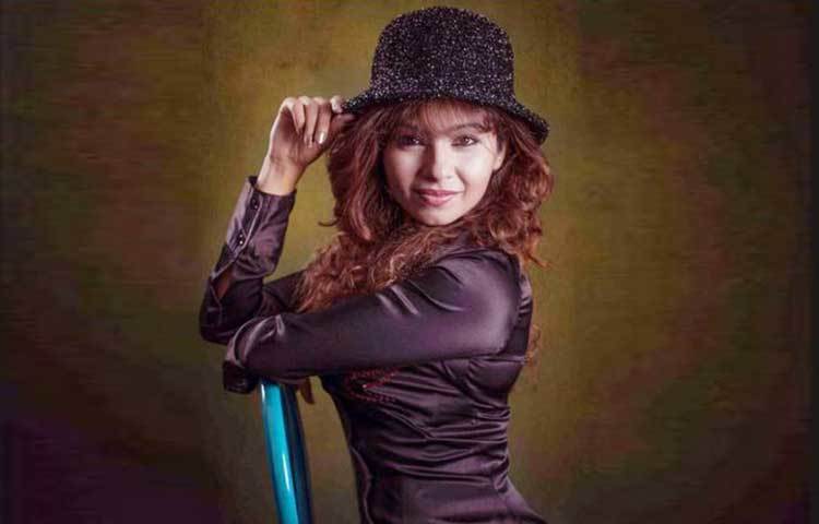 জনপ্রিয় টেলিভিশন উপস্থাপিকা ও অভিনেত্রী মোনাজ কোনো চুরির ঘটনার শিকার না হলেও, একবার একটি অটোরিক্সা চালক তাকে আঘাত করেছিল। তবে মোনাজের কথায়, তার হাত থেকে জিনিস ছিনিয়ে নেওয়ার উদ্দেশ্য ছিল সেই অটোরিক্সা চালকের।