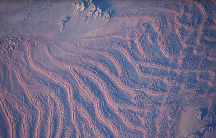 নামিব মরু ভূমী, দক্ষিণ-পশ্চিম আফ্রিকা। এটি আফ্রিকার মানুষের জন্য সত্যিকারার্থে বিস্ময়কর।