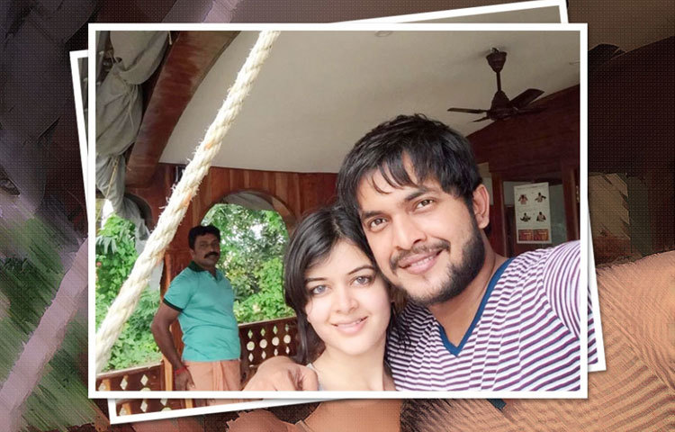 মধুমিতা চক্রবর্তী&nbsp; : &lsquo;কুসুমদোলা&rsquo; সিরিয়ালে তাকে &lsquo;ইমন&rsquo; নামে সবাই চেনে। মেকাপ ছাড়াও তাকে অনেক মায়াবী লাগছে।