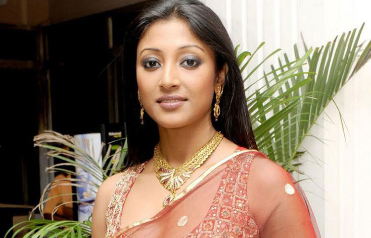 পাওলি দাম অভিনীত রোজভ্যালি প্রযোজিত ছবির নাম &lsquo;মনের মানুষ&rsquo;। এটি দুই বাংলায় তুমল জনপ্রিয়তা লাভ করে।