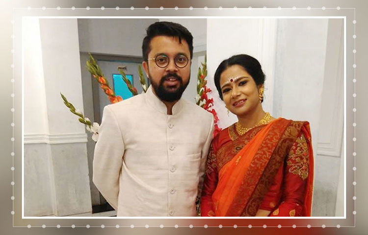 গত ২৩ জানুয়ারি নিতান্তই একটি ঘরোয়া অনুষ্ঠানে অভিনেত্রী তূর্ণা দাশের সঙ্গে বিয়েটা সেরে ফেললেন সৌরভ।