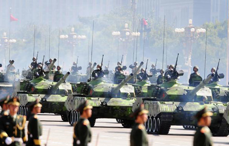 চীনও পিছিয়ে নেই: আড়াইশর মতো পারমাণবিক বোমা আছে চীনের কাছে। রাশিয়া বা যুক্তরাষ্ট্রের তুলনায় সংখ্যাটা কম হলেও দেশটি ধীরে ধীরে এই সংখ্যা বাড়াচ্ছে। স্থল, আকাশ বা সমুদ্রপথে এসব বোমা ছোঁড়া সম্ভব। ছবি: সংগৃহীত