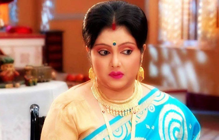 ময়না মুখোপাধ্যায় : &lsquo;মেমবউ&rsquo;-এর লাবণী হয়ে দর্শক মাতিয়েছেন তিনি।