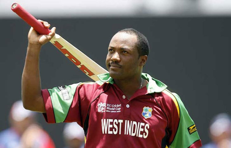 সচিনের চেয়ে চার ইনিংস বেশি খেলে ৯ হাজারের গণ্ডি টপকেছিলেন ব্রায়ান লারা। তিনিও এই নজির গড়েছিলেন অজিদের বিরুদ্ধে।