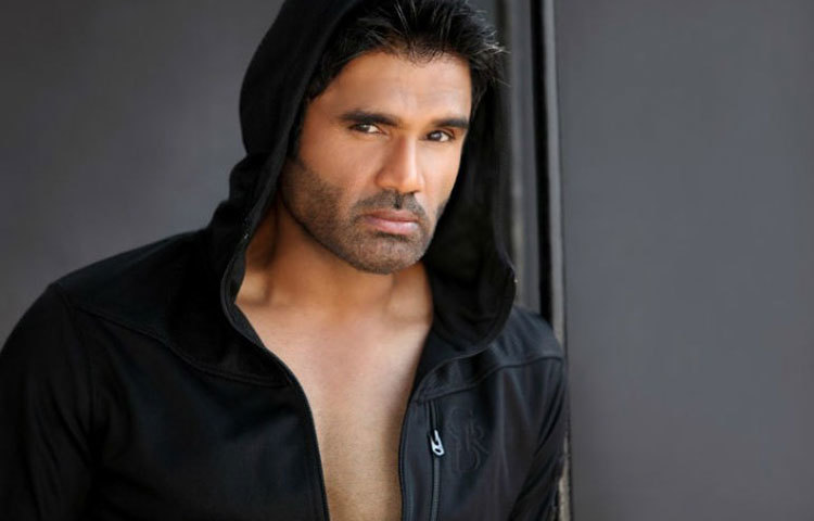 সুনীল শেটি : একটি হোটেল চেনের মালিক সুনীল। পাশাপাশি মুম্বাইয়ের একটি বুটিকও রয়েছে তার।