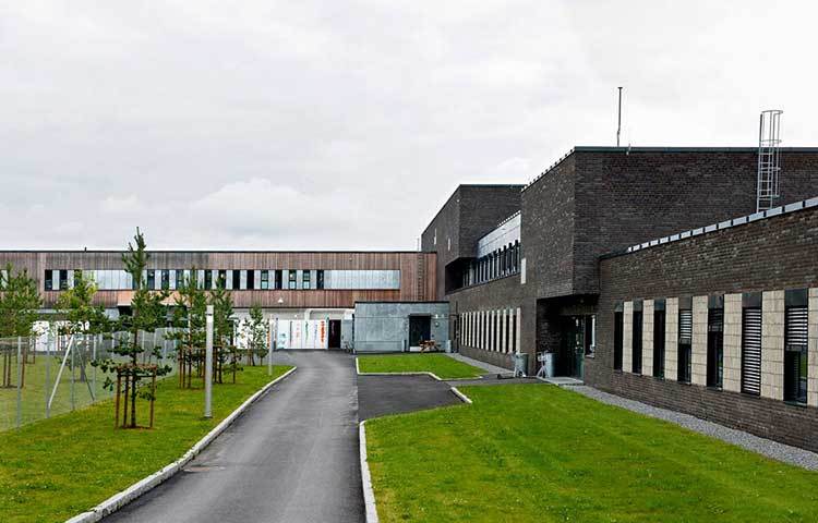 নরওয়ের হালদেন-এ বিলাসবহুল এই জেলখানাটি রয়েছে।