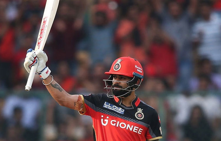 আইপিএলের ইতিহাসে বিরাট কোহলি ১৫১ টি ছক্কা মেরে চতুর্থ স্থানে রয়েছেন।