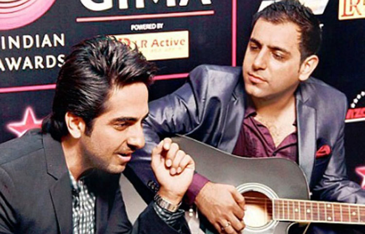 আয়ুষ্মান খুরানা : ভিকি ডোনারের &lsquo;পানি দা রং&rsquo; গানটি নিশ্চয়ই মনে আছে সবার। এই গানের স্রষ্টা রোচাক কোহালি-ই আয়ুষ্মানের বেস্ট ফ্রেন্ড।