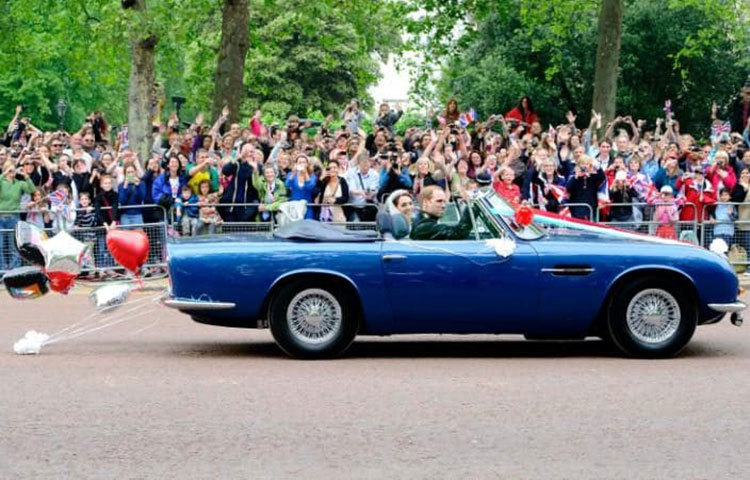 জমকালো আয়োজনে রাজপুত্রের সঙ্গে মিডলটনের বিয়ের আয়োজনে অনেক আগে থেকেই গণমাধ্যমের খবরে থেকেছেন তারা।